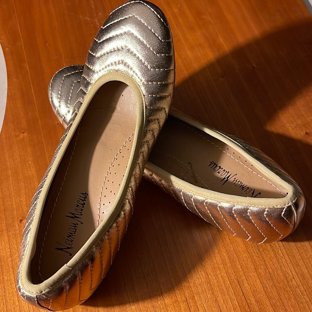 Neiman Marcus Size 6 1/2